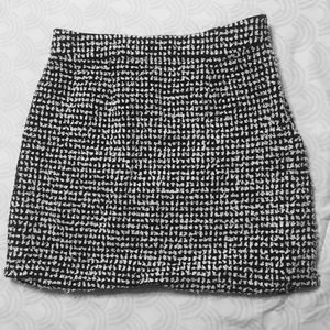 Kate Spade Size 8 Black and white skirt
